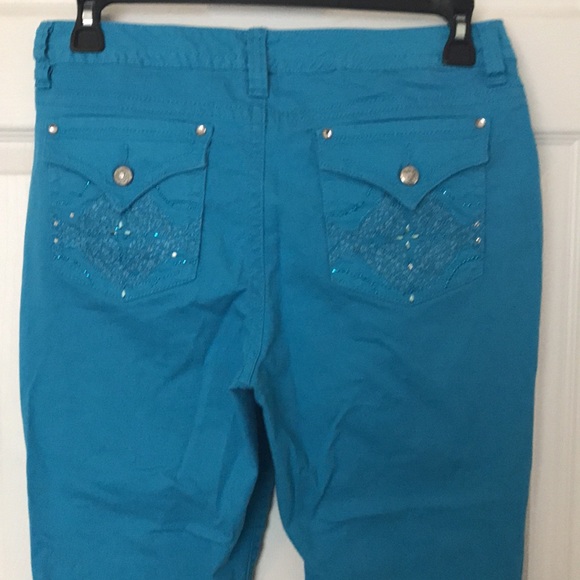 These cute popping rhinestone jeans!! 😎 - Picture 4 of 4